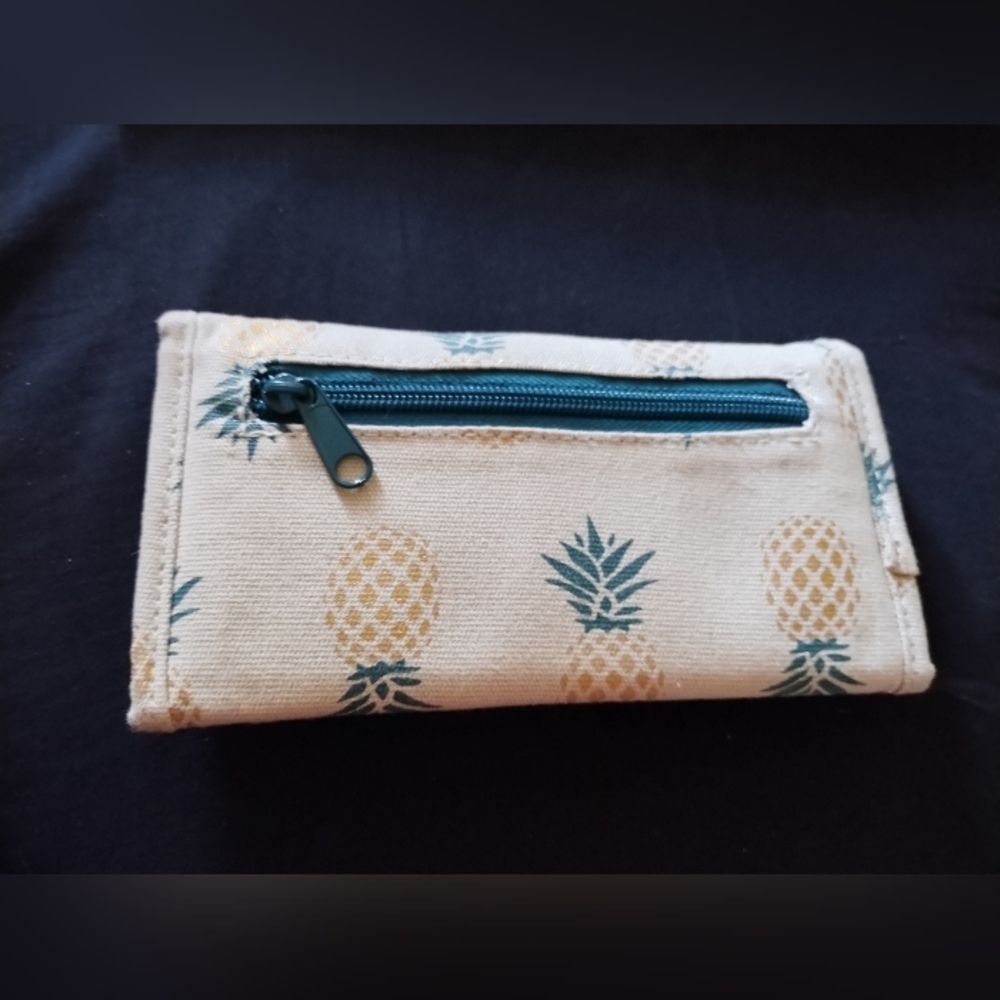 KAVU Women's Pineapple Print Crossbody Sling Bag in Cream - Picture 7 of 13